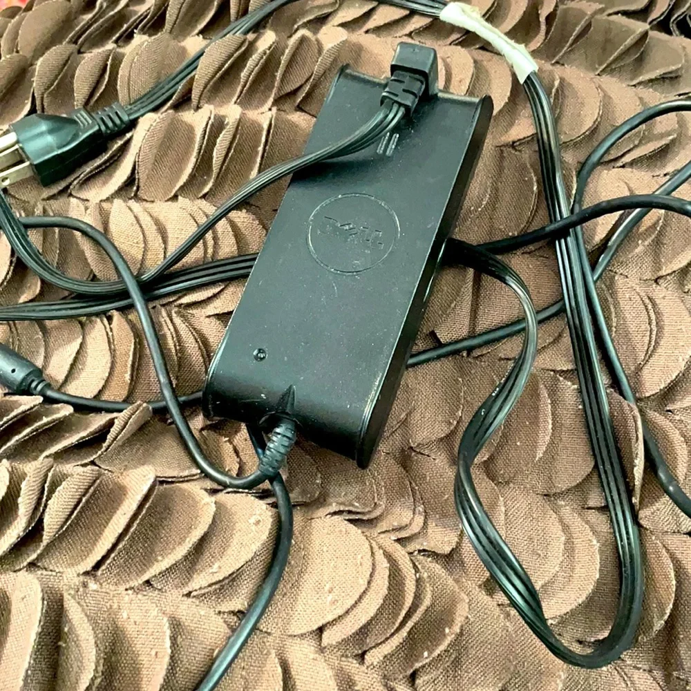 Gently Used Dell 90w AC Power Adapter Charger in great condition.